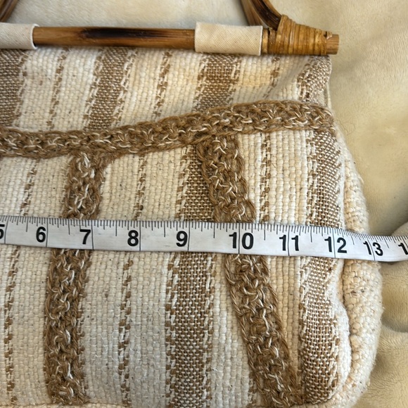 VINTAGE CROCHETED BAMBOO HANDLES HANDMADE SUMMER BAG CREAM COLORS LINED - Picture 12 of 13